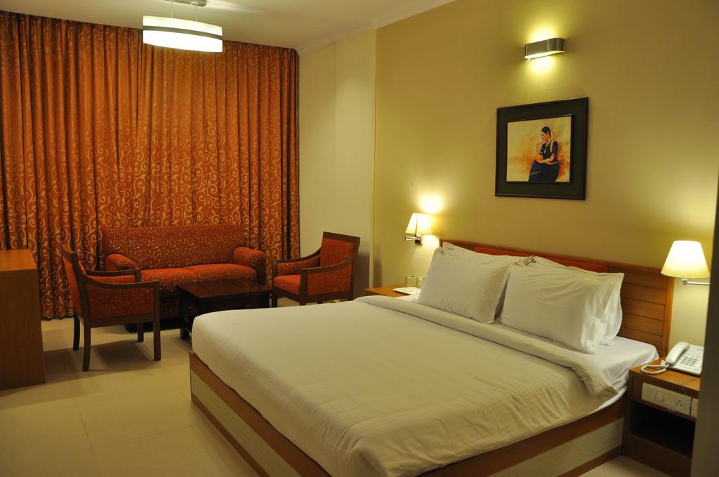 Bkr Grand Hotel Chennai Room photo